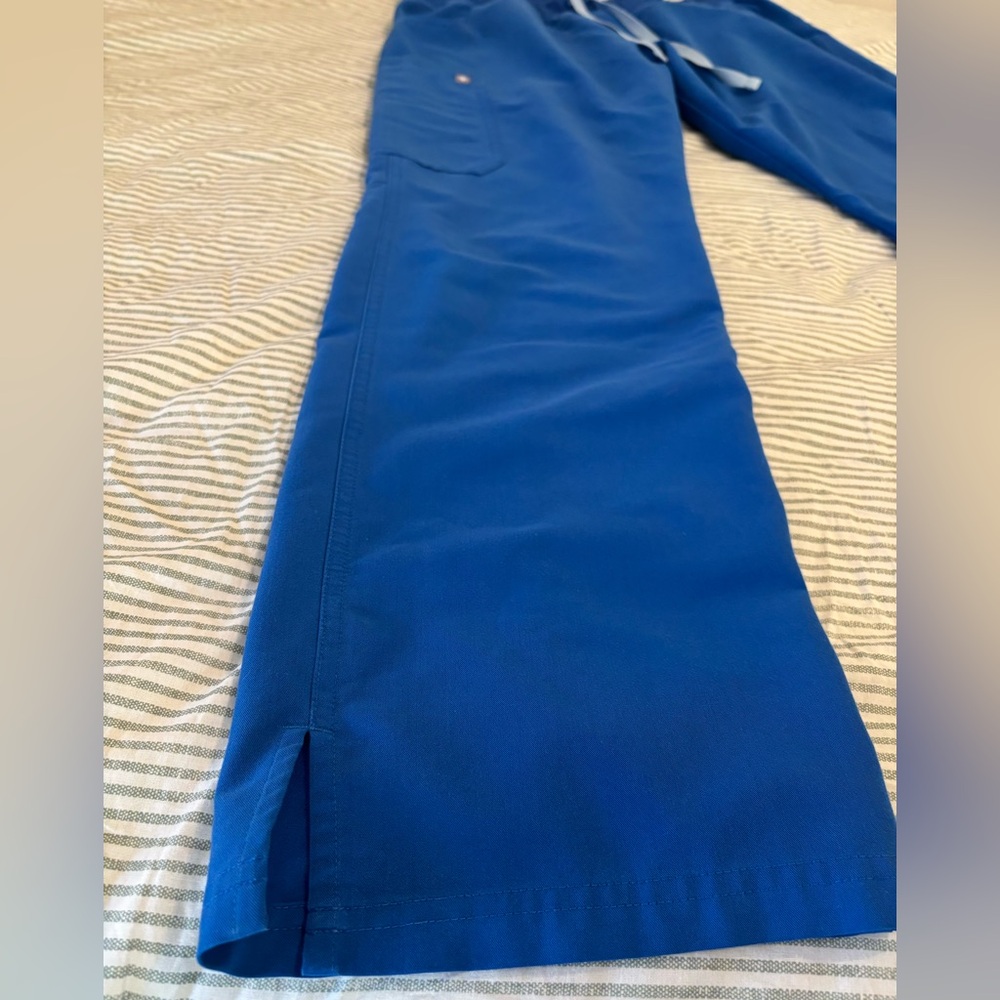 Figs Kade Cargo Scrub Pant
Royal Blue - Picture 3 of 16